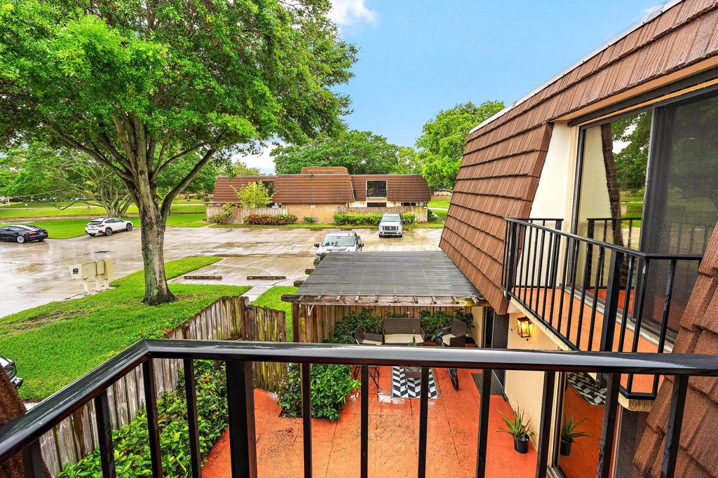 Photo of 1802 18th Lane, Palm Beach Gardens, FL 33418 (MLS # B26014136)