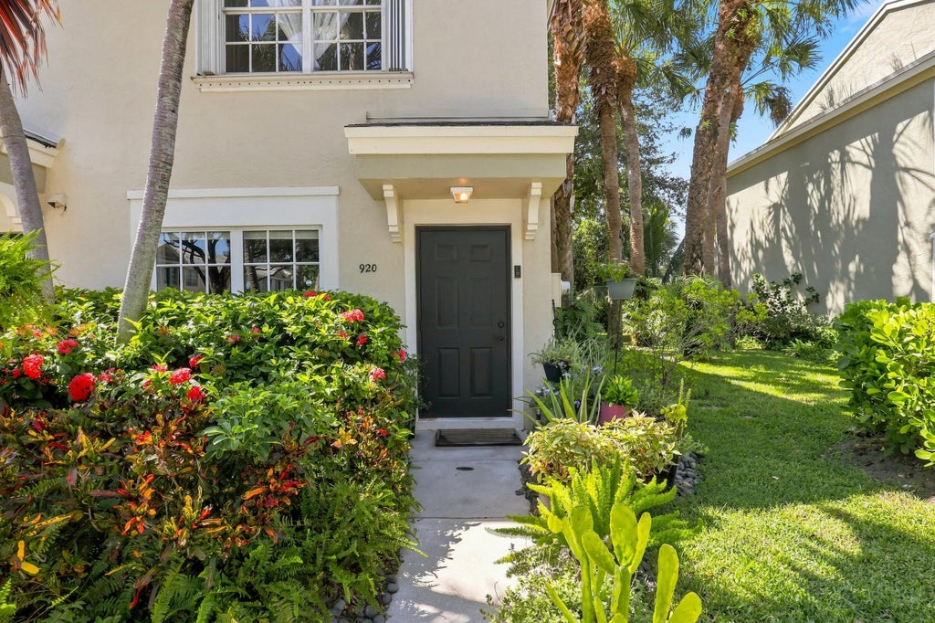Photo of 920 Kokomo Key Lane, Delray Beach, FL 33483 (MLS # B26071653)