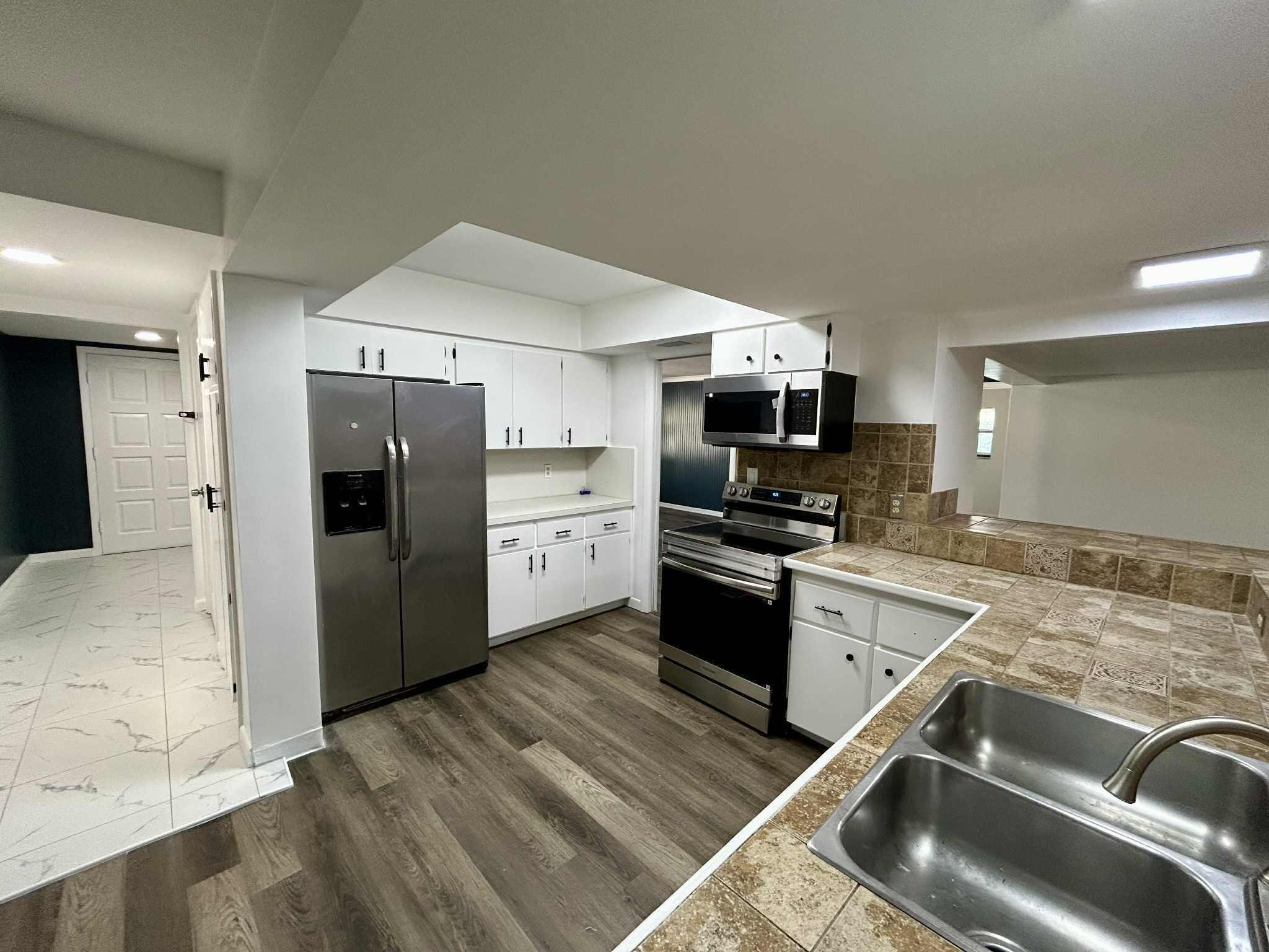 RIVER PARK UNIT 4 - Residential Lease