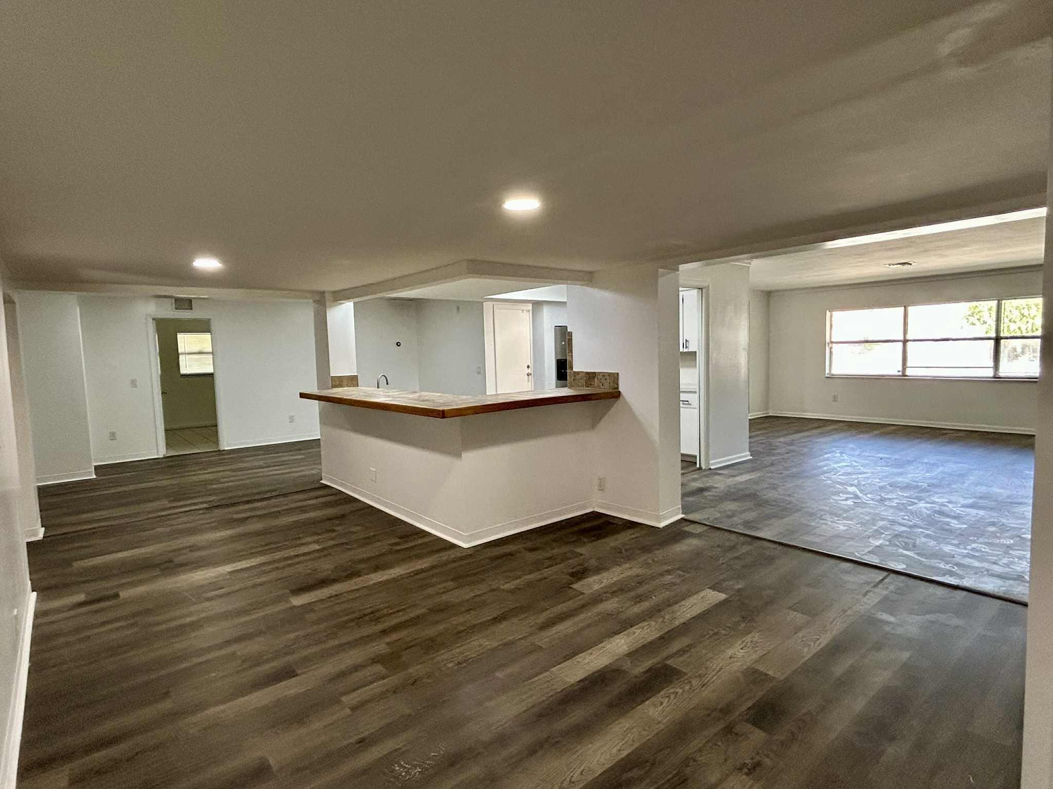 RIVER PARK UNIT 4 - Residential Lease