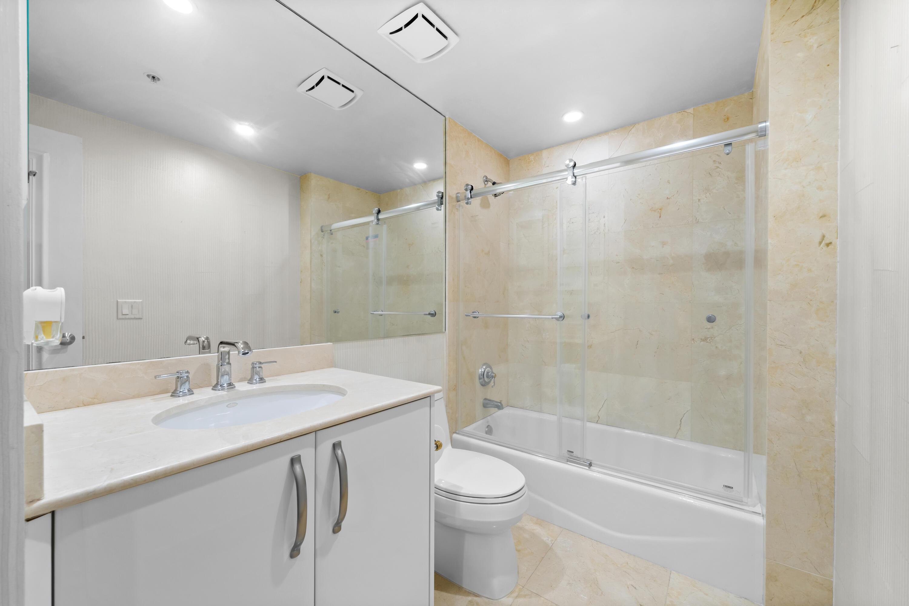 OCEAN PLAZA ON DEERFIELD BEACH - Residential