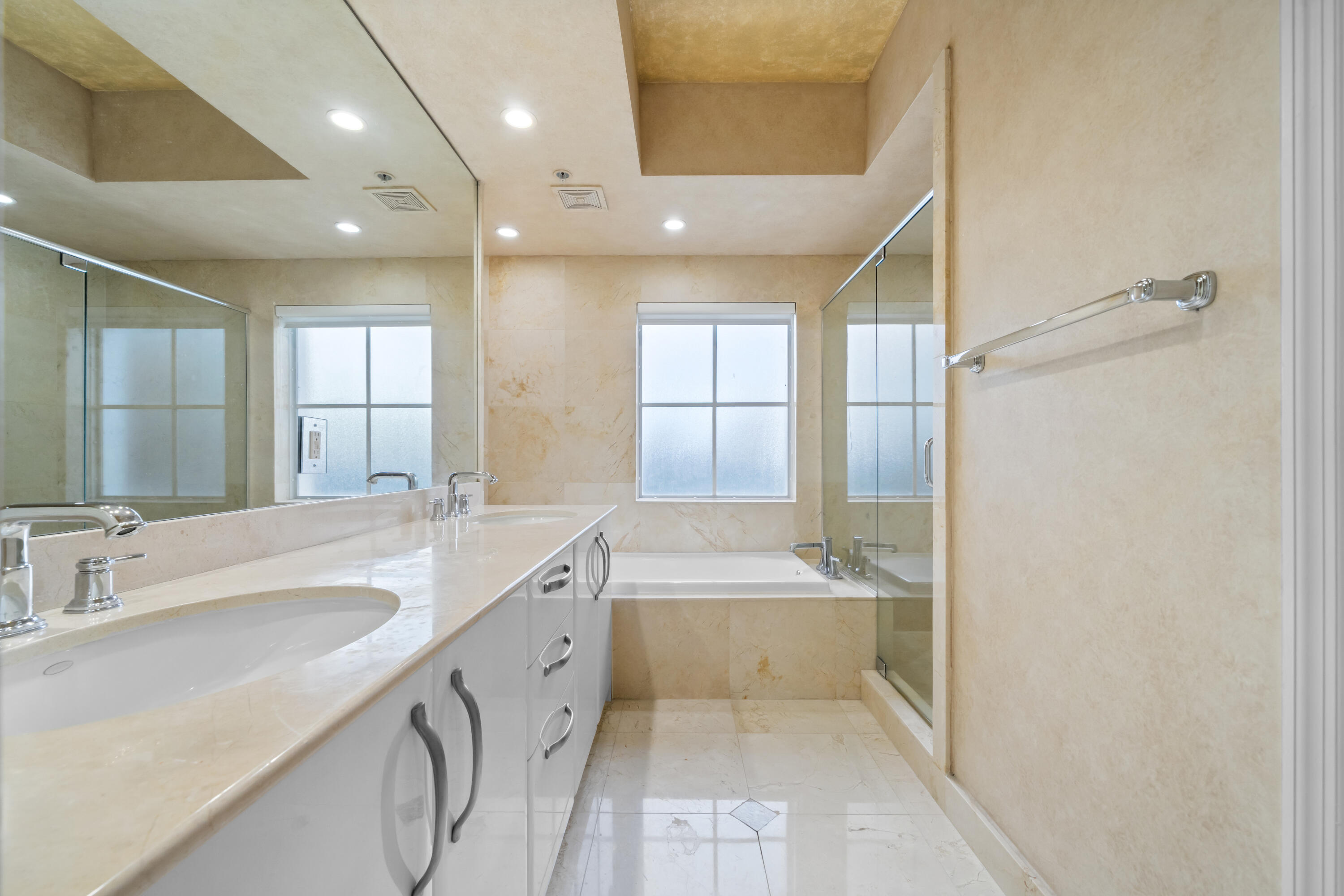 OCEAN PLAZA ON DEERFIELD BEACH - Residential