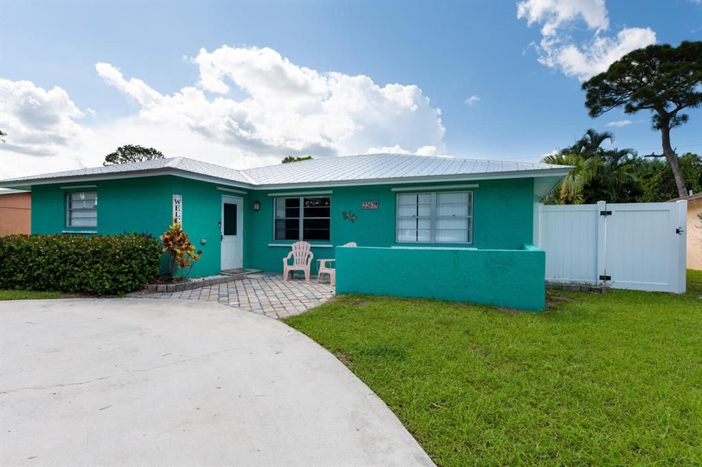 Photo of 2267 SE Harrison Street St, Stuart, FL 34997 (MLS # R10808189)