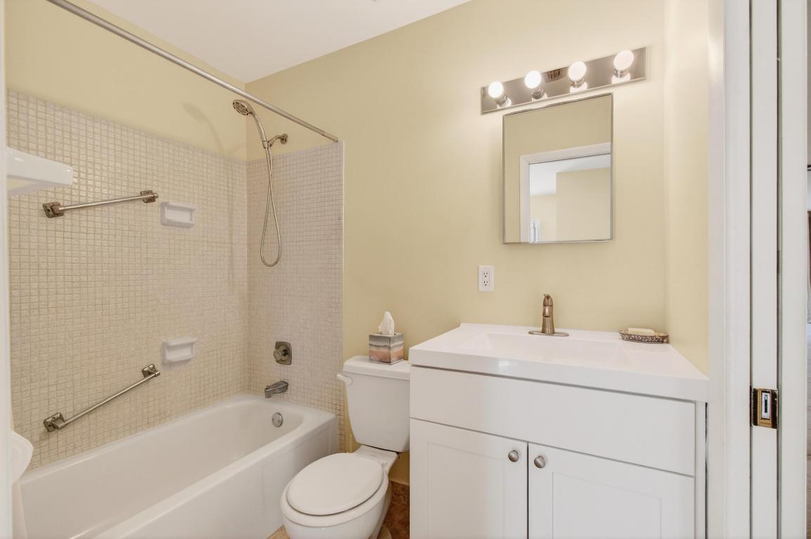 PALM GREENS AT VILLA DEL RAY CONDO II - Residential