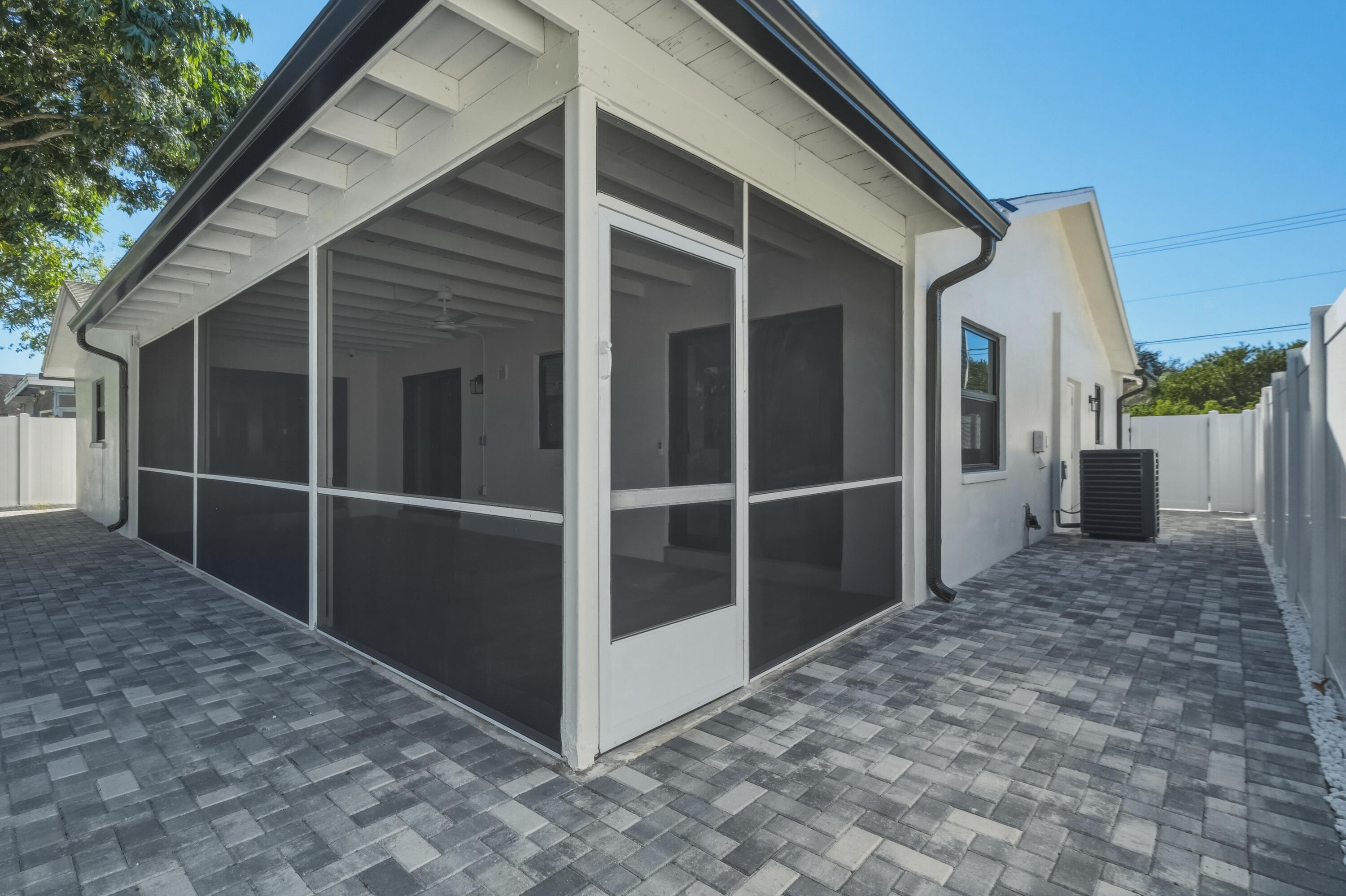 SANDALFOOT COVE SEC 3 - Residential