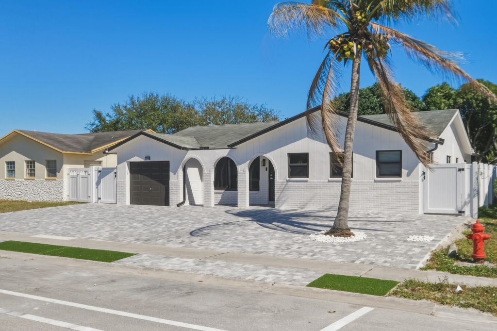 Photo of 22390 SW 66th Avenue, Boca Raton, FL 33428 (MLS # R11167280)