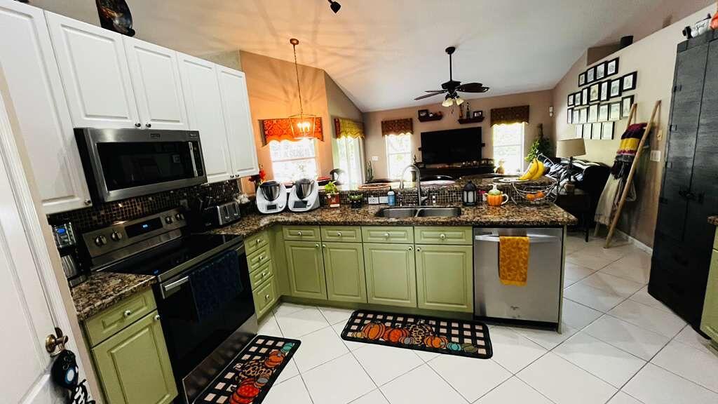 GREENVIEW SHORES 1 OF WEL - Residential Lease