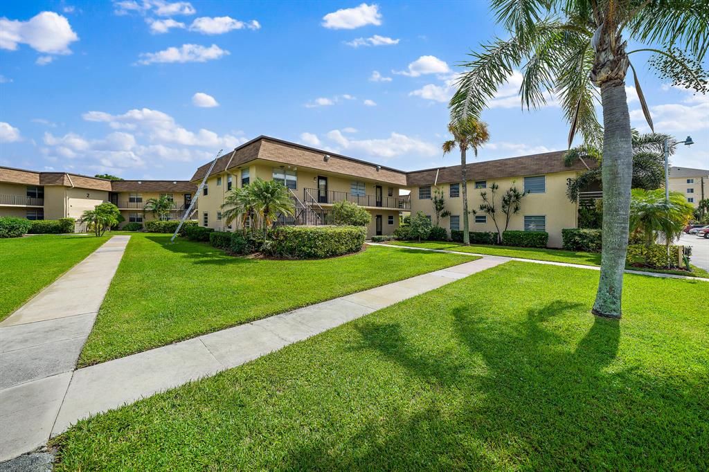 Photo of 1100 E Indiantown Road #308, Jupiter, FL 33477 (MLS # R10661929)