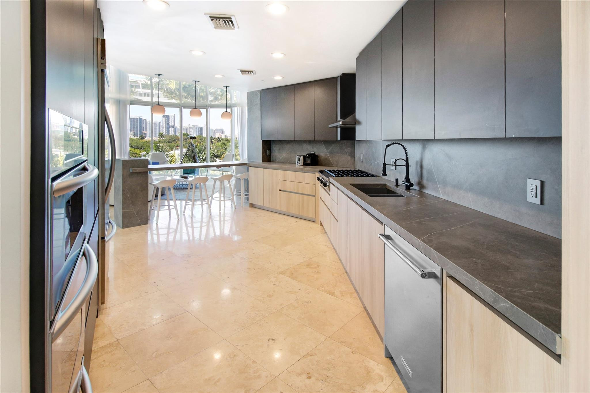 PLACE DES ARTS CONDO - Residential
