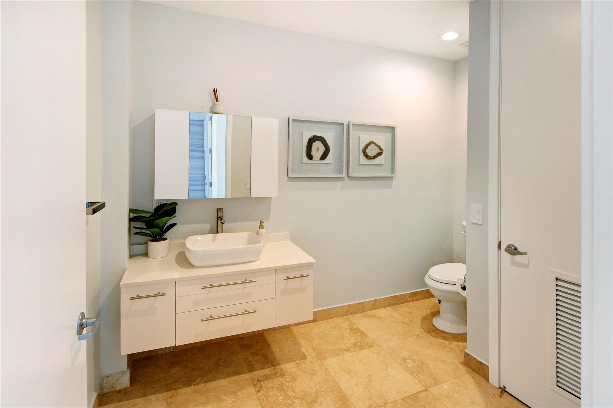 PLACE DES ARTS CONDO - Residential