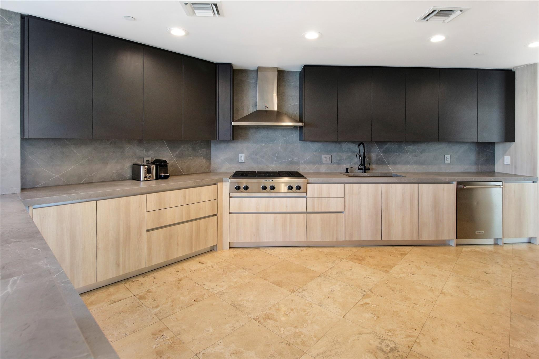 PLACE DES ARTS CONDO - Residential