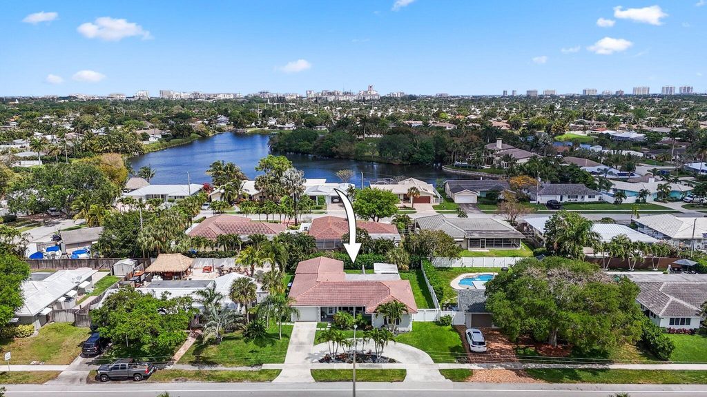 Photo of 866 SW 12th Avenue, Boca Raton, FL 33486 (MLS # R10974087)