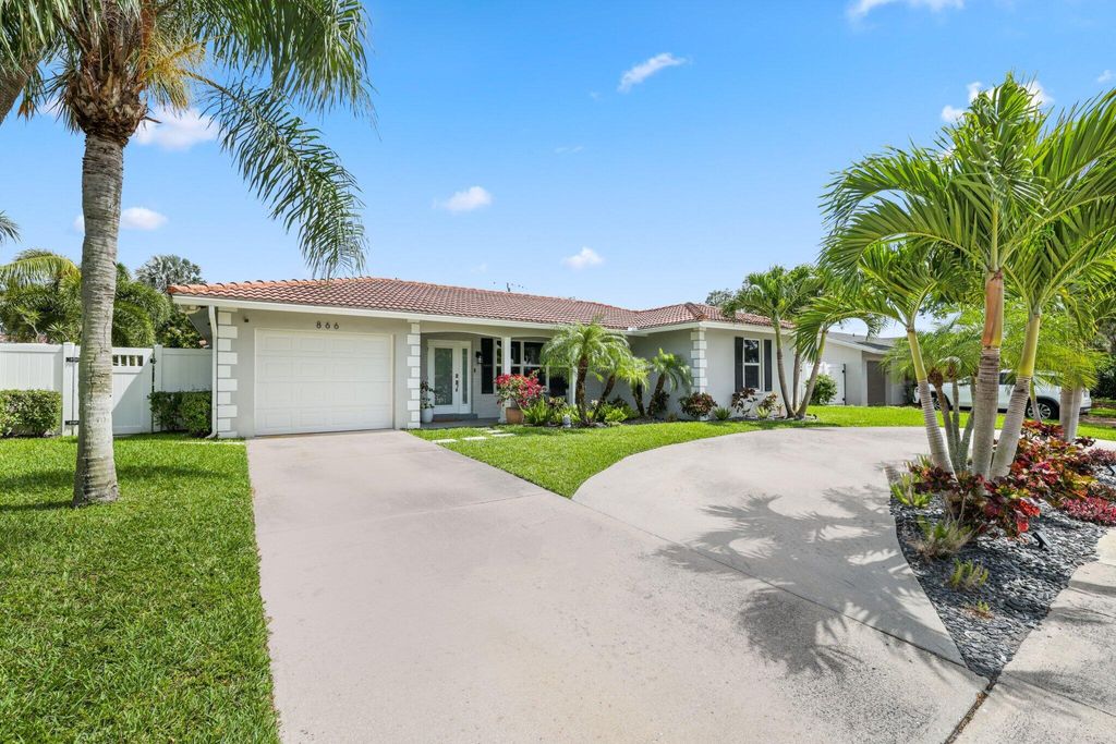 Photo of 866 SW 12th Avenue, Boca Raton, FL 33486 (MLS # R10974087)