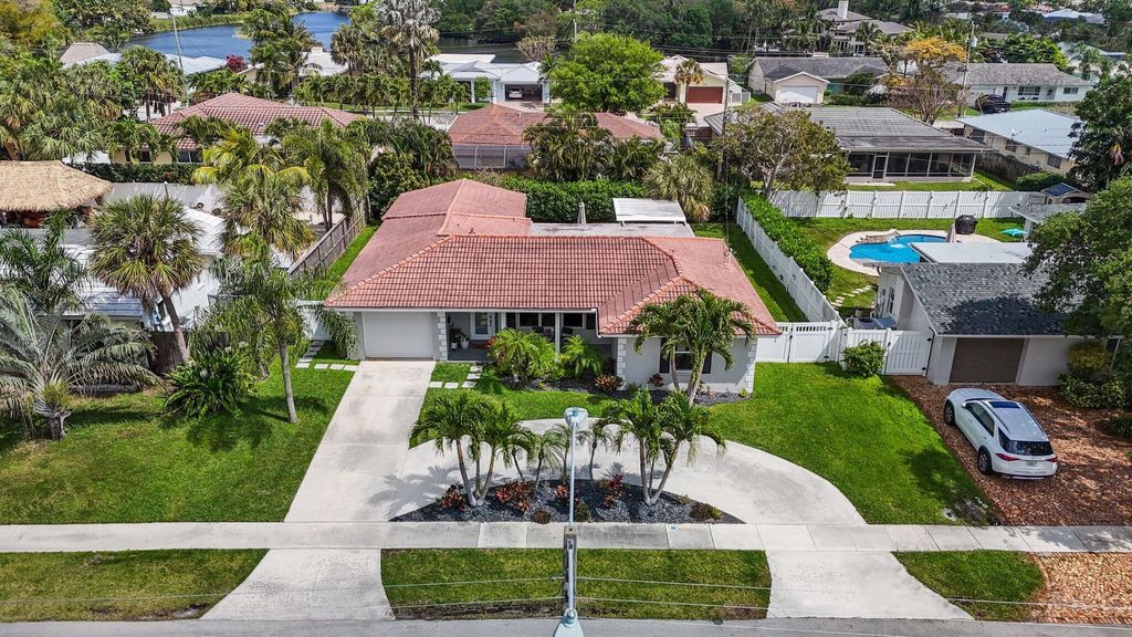 Photo of 866 SW 12th Avenue, Boca Raton, FL 33486 (MLS # R10974087)