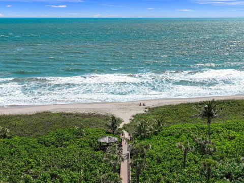 A home in Hutchinson Island