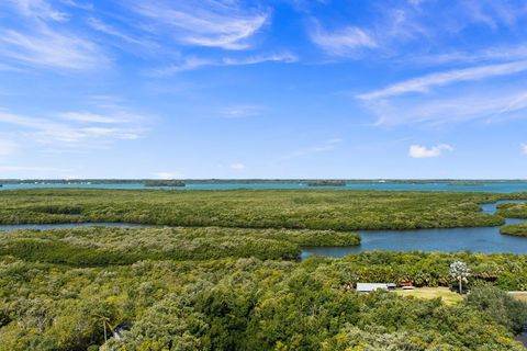 A home in Hutchinson Island