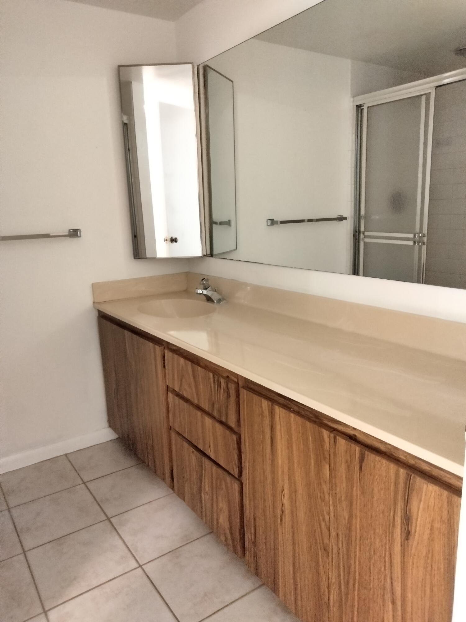 VILLAGE OF SANDALWOOD LAKES 3 - Residential