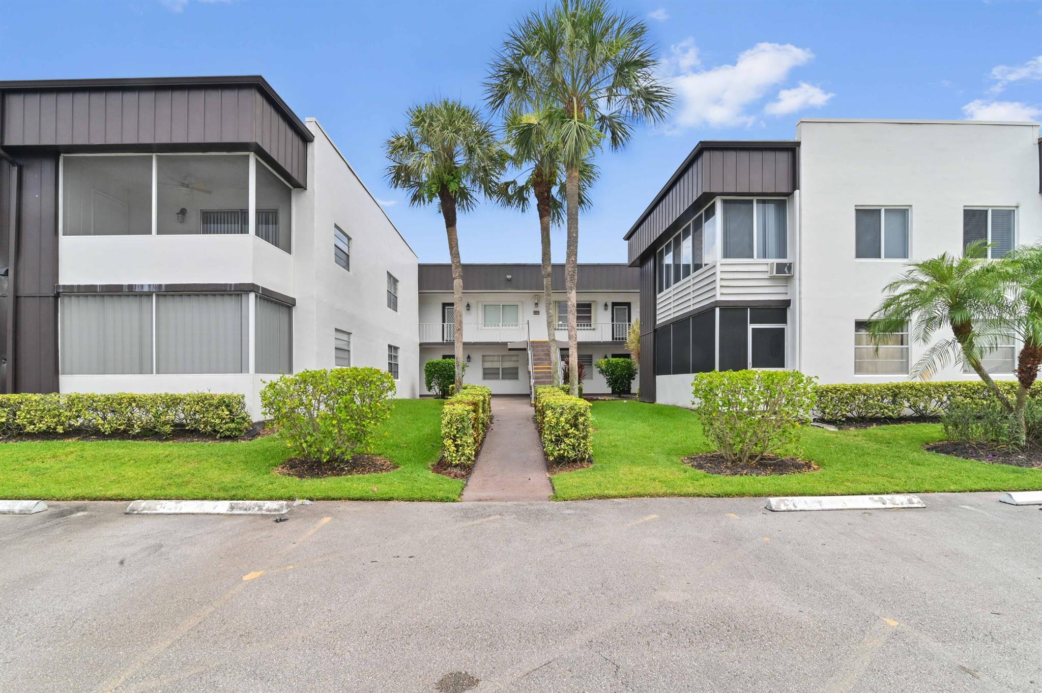 You'll love this ground floor golf and lakeview condominium located in desirable Kings Point active adult community. The well-appointed kitchen features updated cabinetry. Relax in the owner's suite with its spacious closet and updated bathroom with walk-in shower. Enjoy the comfort of your enclosed balcony, offering plenty of space for additional seating or use it as a convenient home office or hobby room. You'll love the amenities of Kings Point including two 18-hole golf courses designed by Robert Trent Jones, Sr.; swim and tennis, and exercise studio. Enjoy the state-of-the-art theatre and dine at East End Cafe and The Bistro. Vibrant 55+ community with entertainment, education, recreation, social events, manned gate, security features and courtesy shuttle