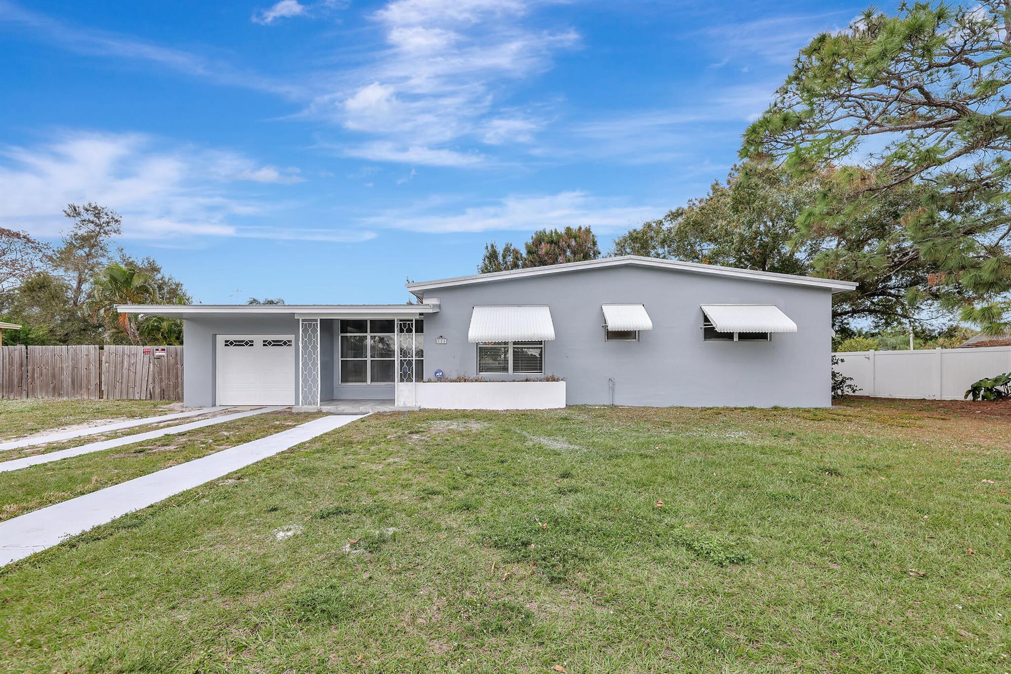 This charming 2-bedroom, 1-bathroom home boasts a delightful ambiance and includes a bonus room, an enclosed porch, a convenient garage, and a fenced yard.