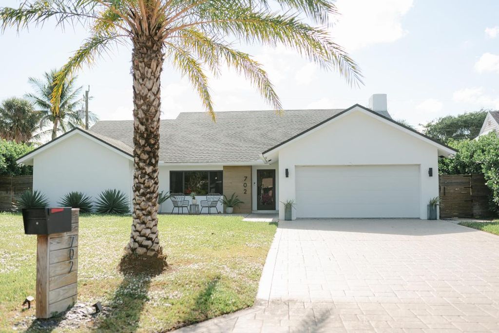 Photo of 702 Mallard Drive, Delray Beach, FL 33444 (MLS # R11149049)