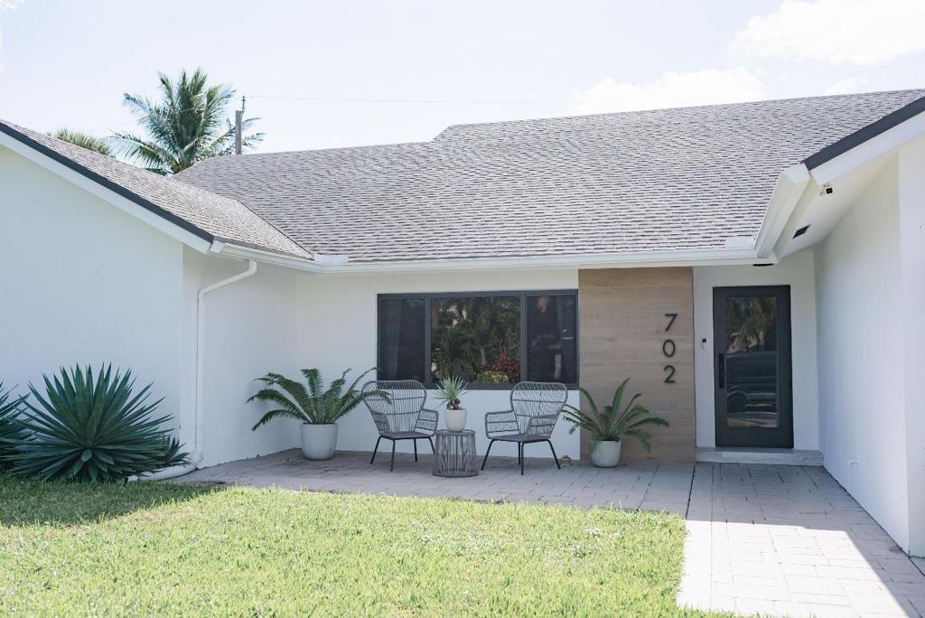 Photo of 702 Mallard Drive, Delray Beach, FL 33444 (MLS # R11149049)