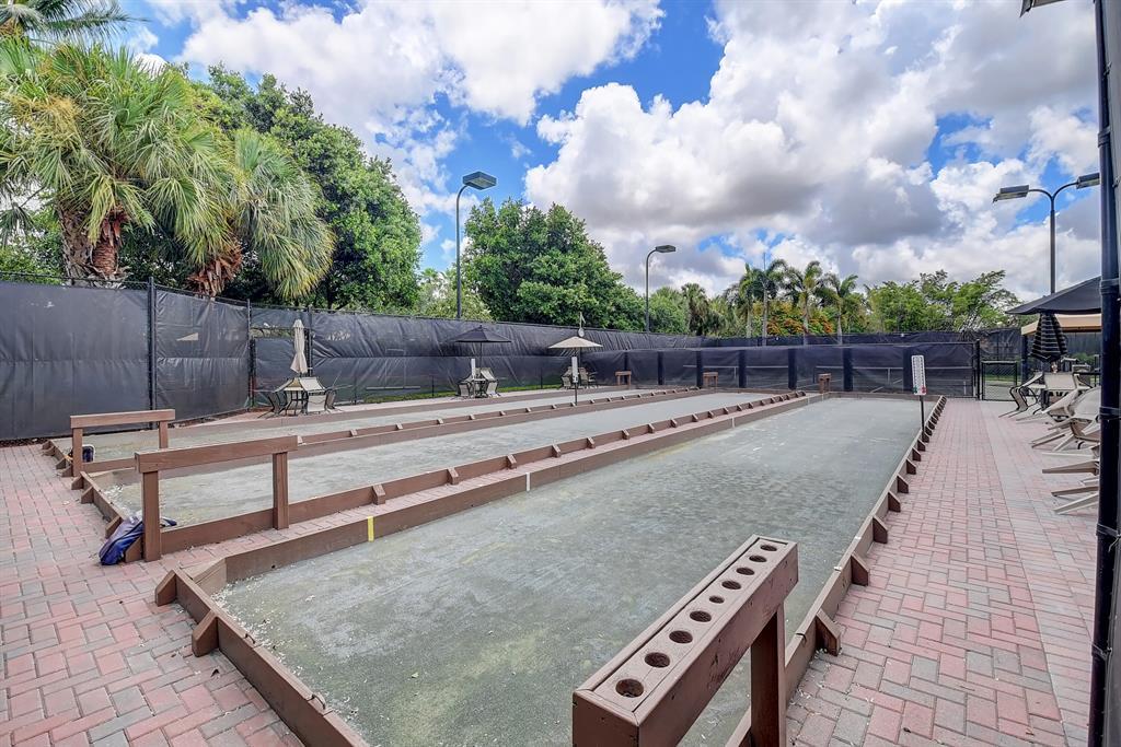 VALENCIA SHORES - Residential