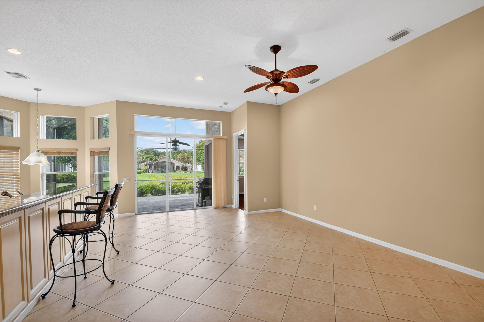 VALENCIA SHORES - Residential
