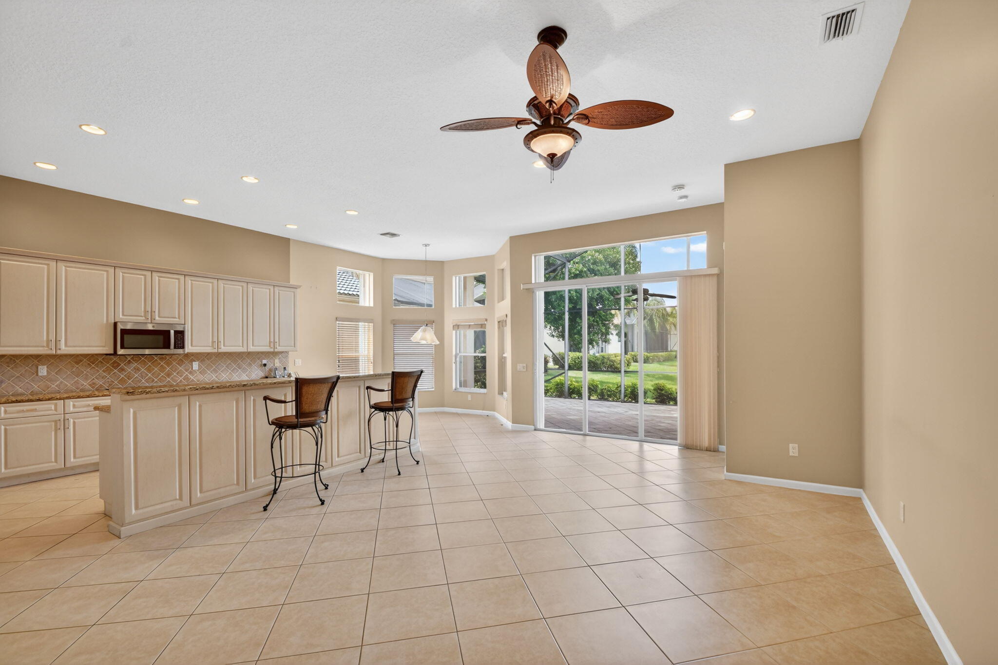 VALENCIA SHORES - Residential