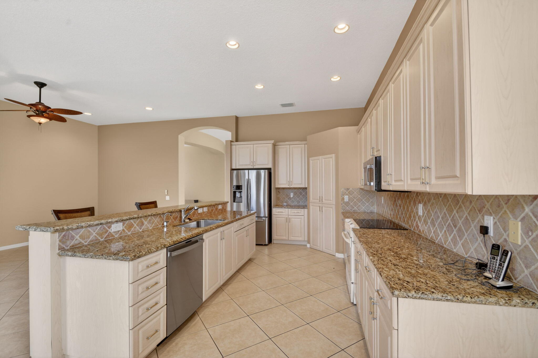 VALENCIA SHORES - Residential
