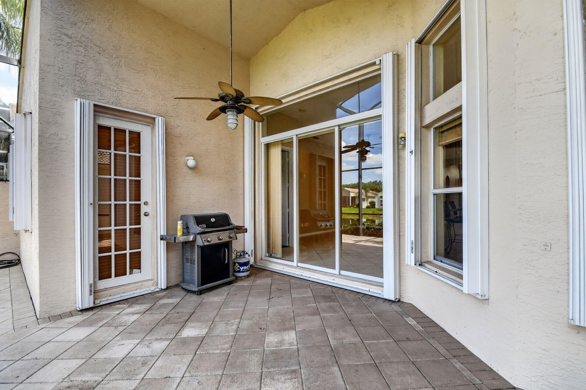 VALENCIA SHORES - Residential