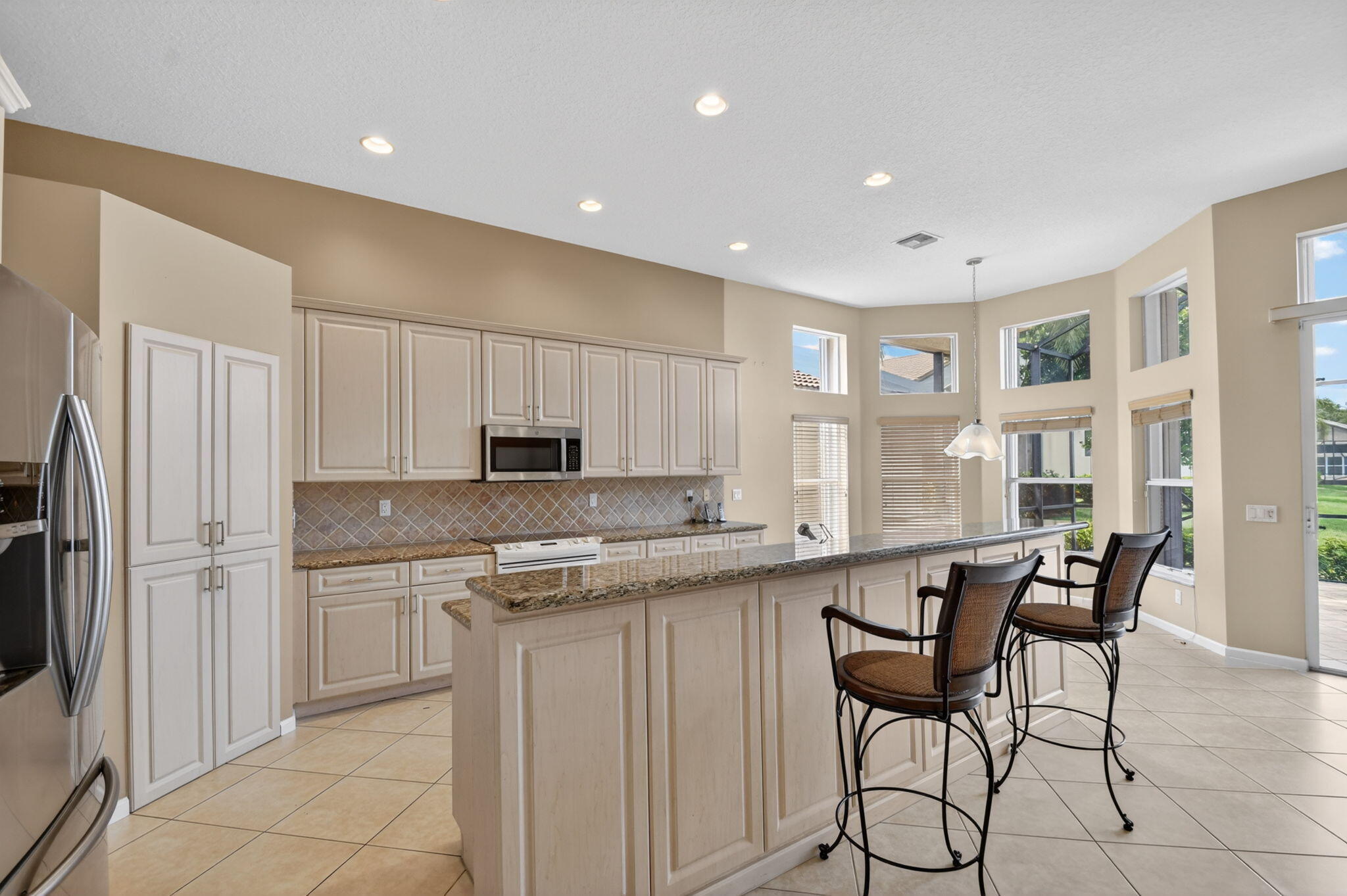 VALENCIA SHORES - Residential