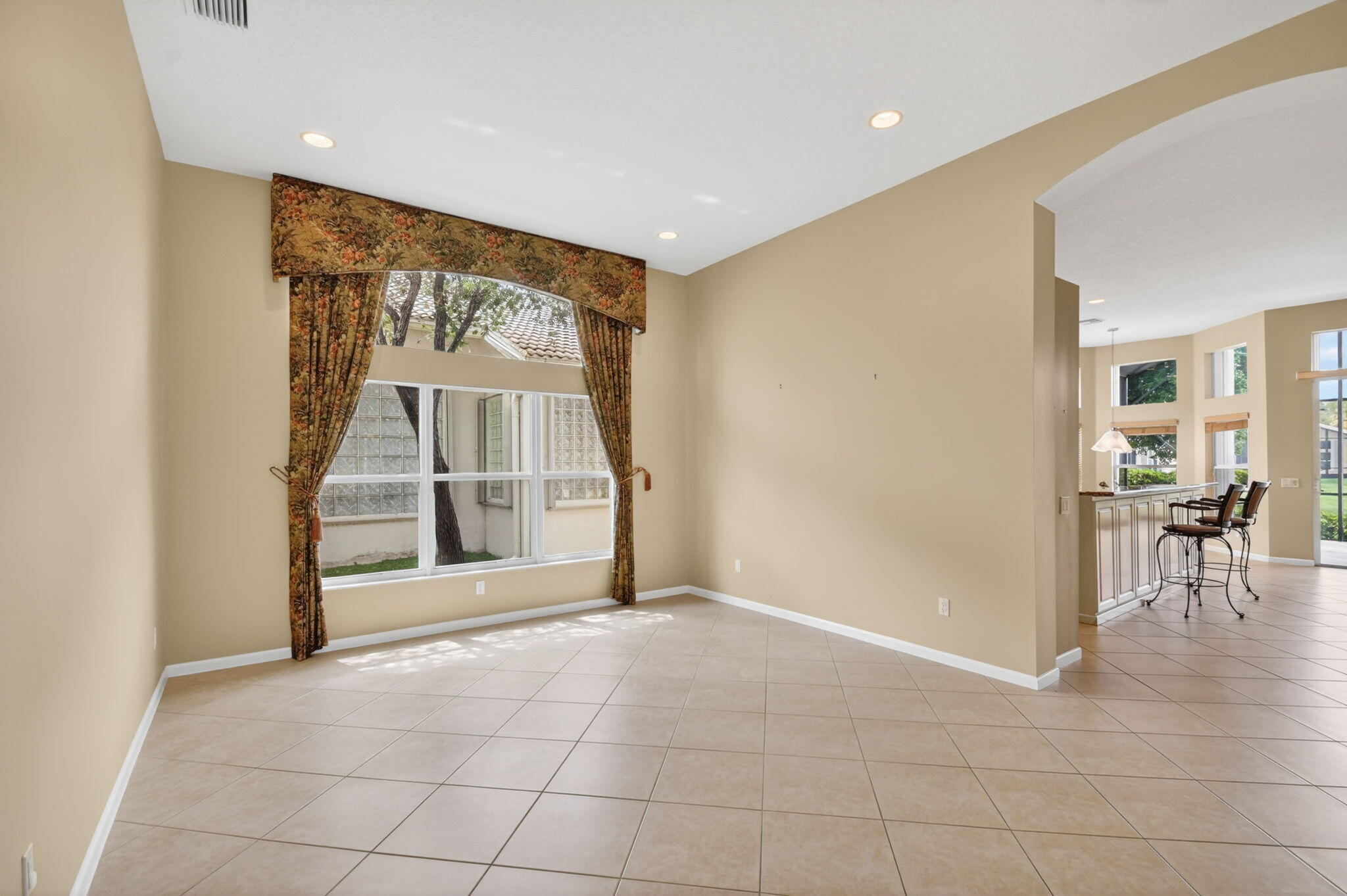 VALENCIA SHORES - Residential