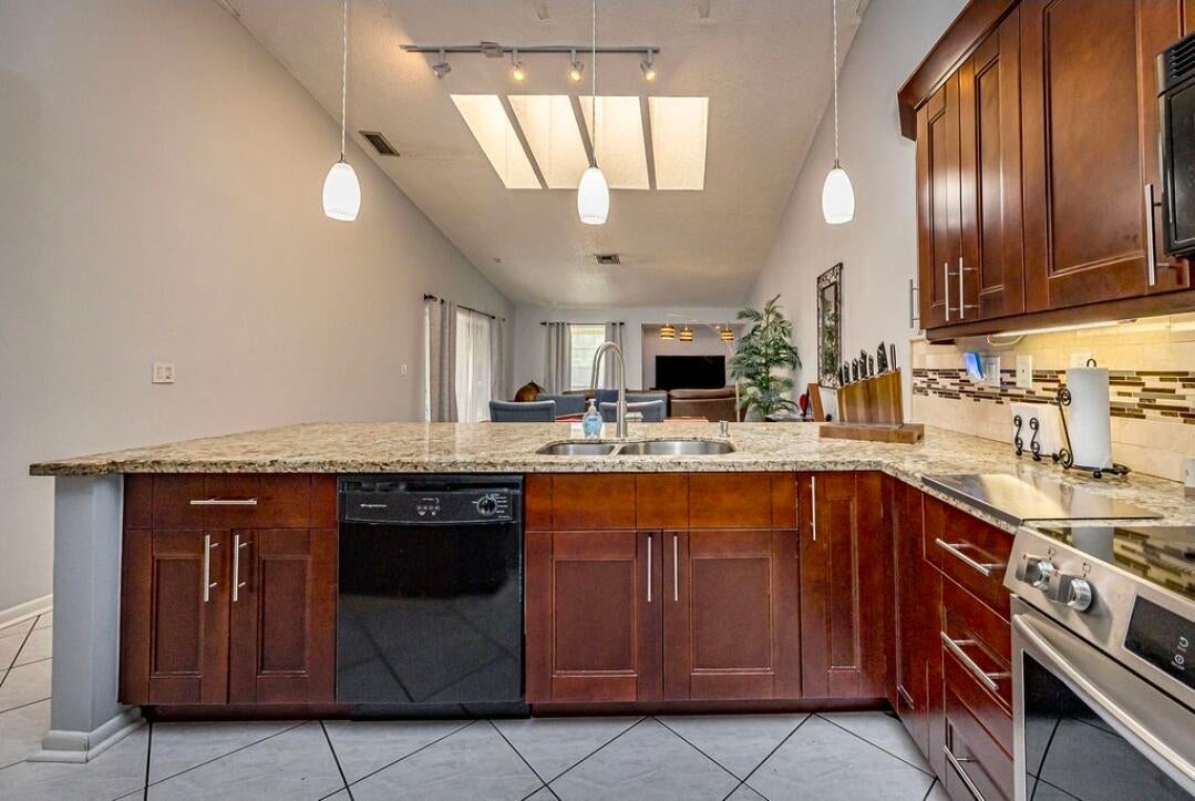22724 VISTAWOOD Way