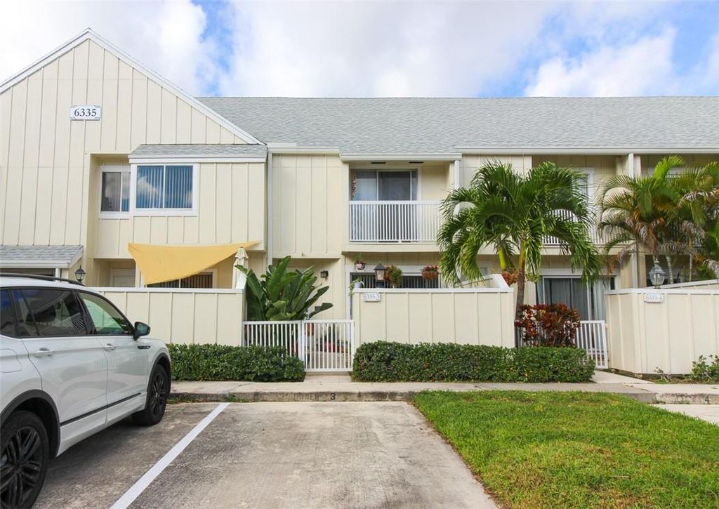 Photo of 6335 Riverwalk Ln #3, Jupiter, FL 33458 (MLS # F10368449)