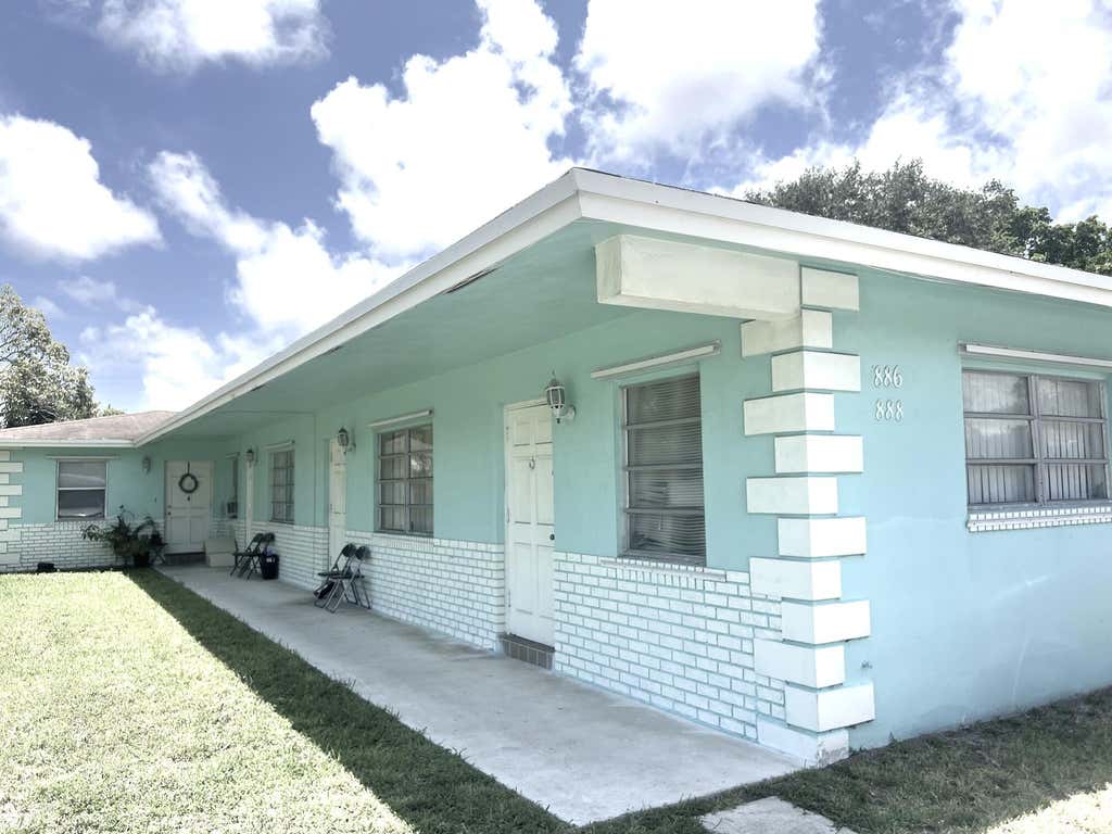 Photo of 886 NE 35TH Street #1, Oakland Park, FL 33334 (MLS # B26057291)