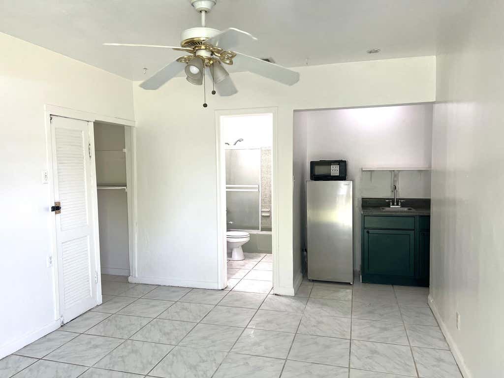 Photo of 886 NE 35TH Street #1, Oakland Park, FL 33334 (MLS # B26057291)