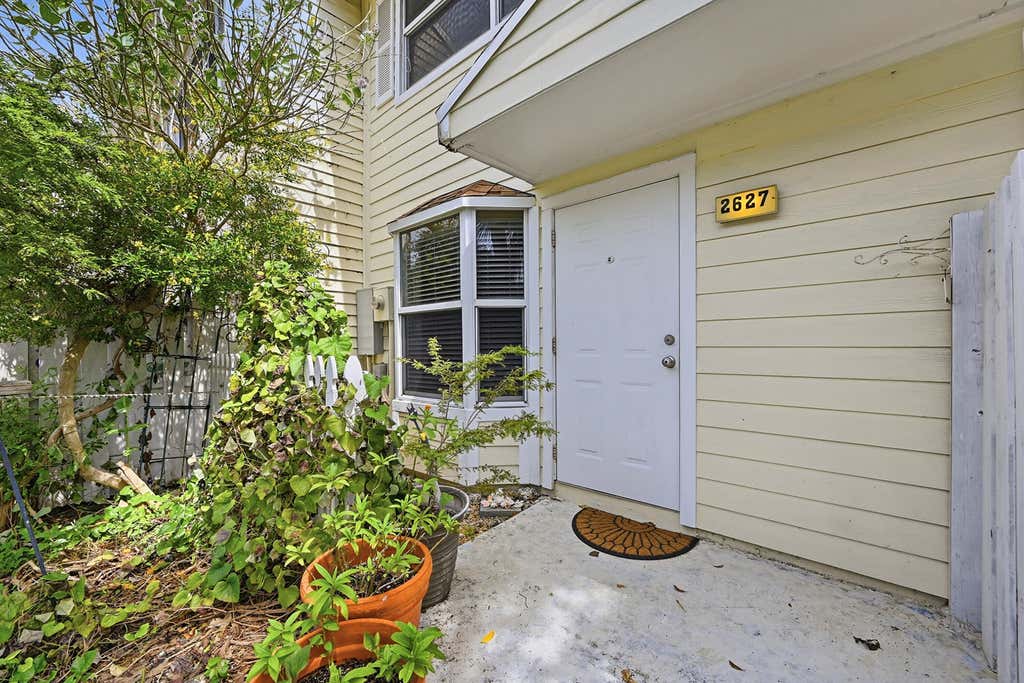 Photo of 2627 NE 15th Street, Pompano Beach, FL 33062 (MLS # B26057514)