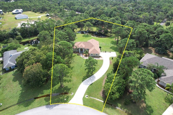 4572 HUNTERS RUN CIR, GRANT, FL 32949 - Image 1dce3758e54186f7e01eaa9e72a4bb59/3058445083