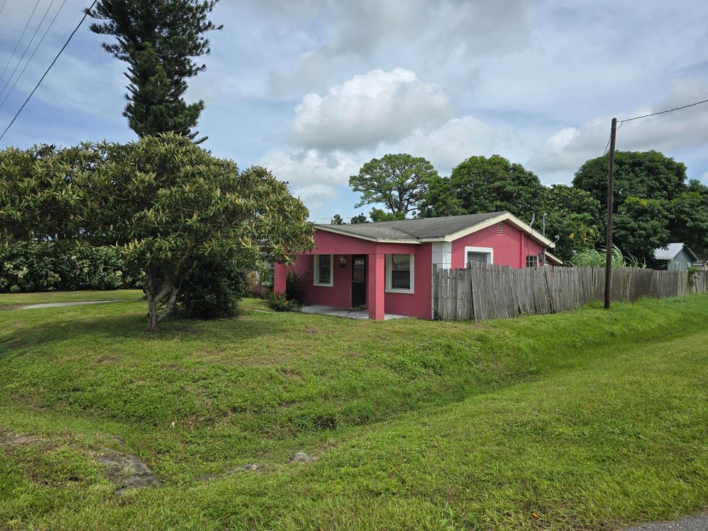 Photo of 1800 N 47th Street, Fort Pierce, FL 34947 (MLS # R11024665)