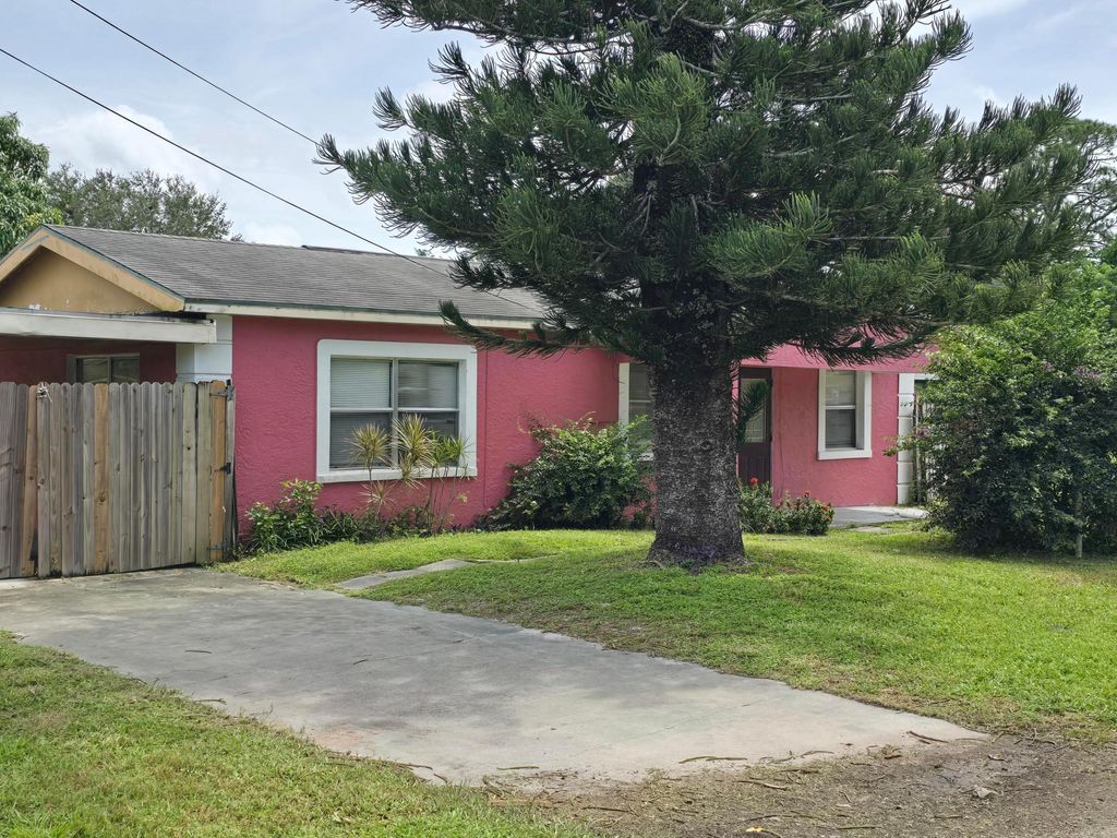 Photo of 1800 N 47th Street, Fort Pierce, FL 34947 (MLS # R11024665)