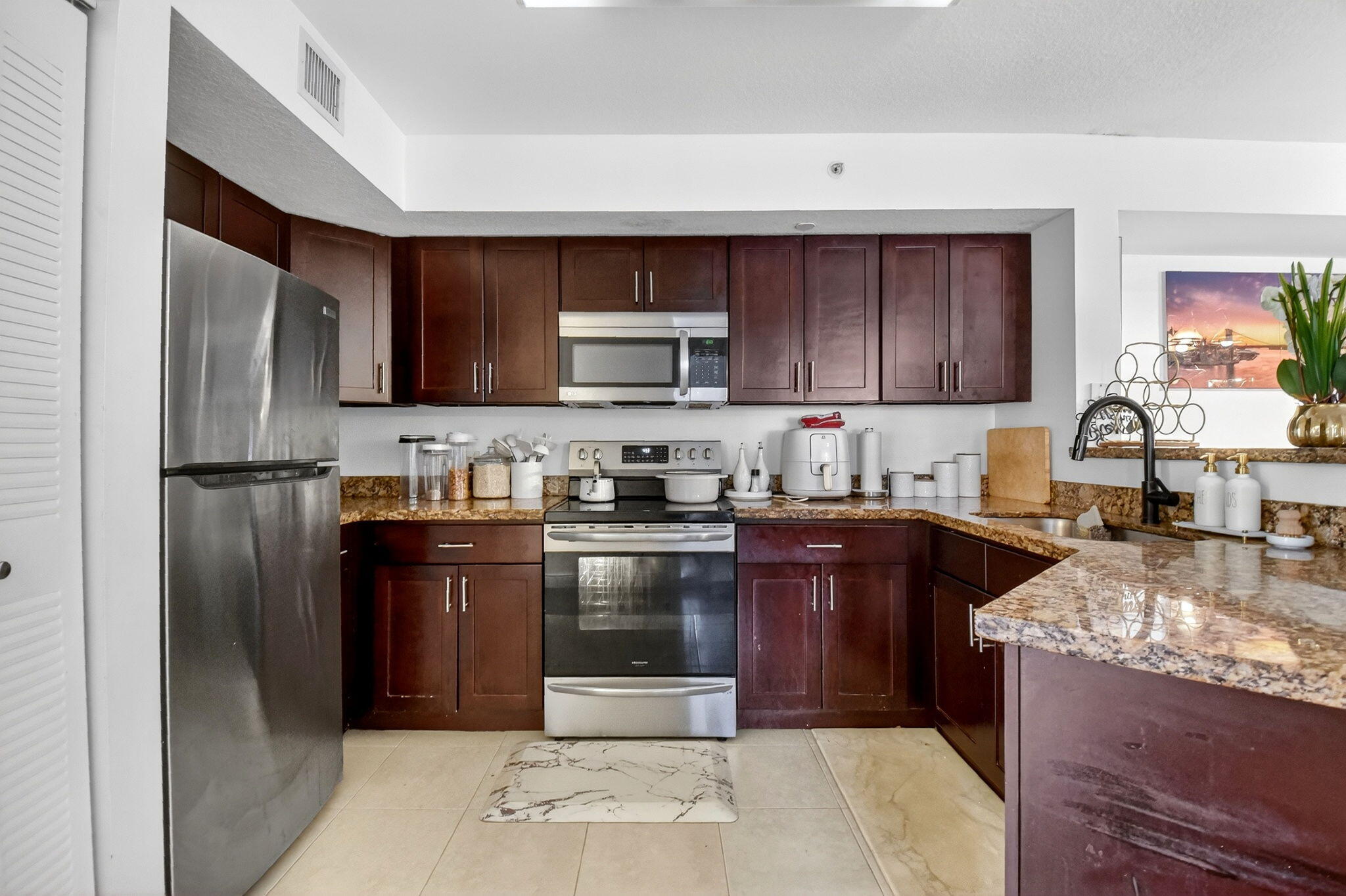 EMERALD ISLE AT LAGUNA LAKES CONDO - Residential