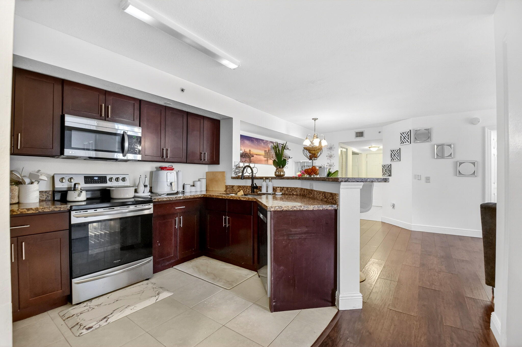 EMERALD ISLE AT LAGUNA LAKES CONDO - Residential