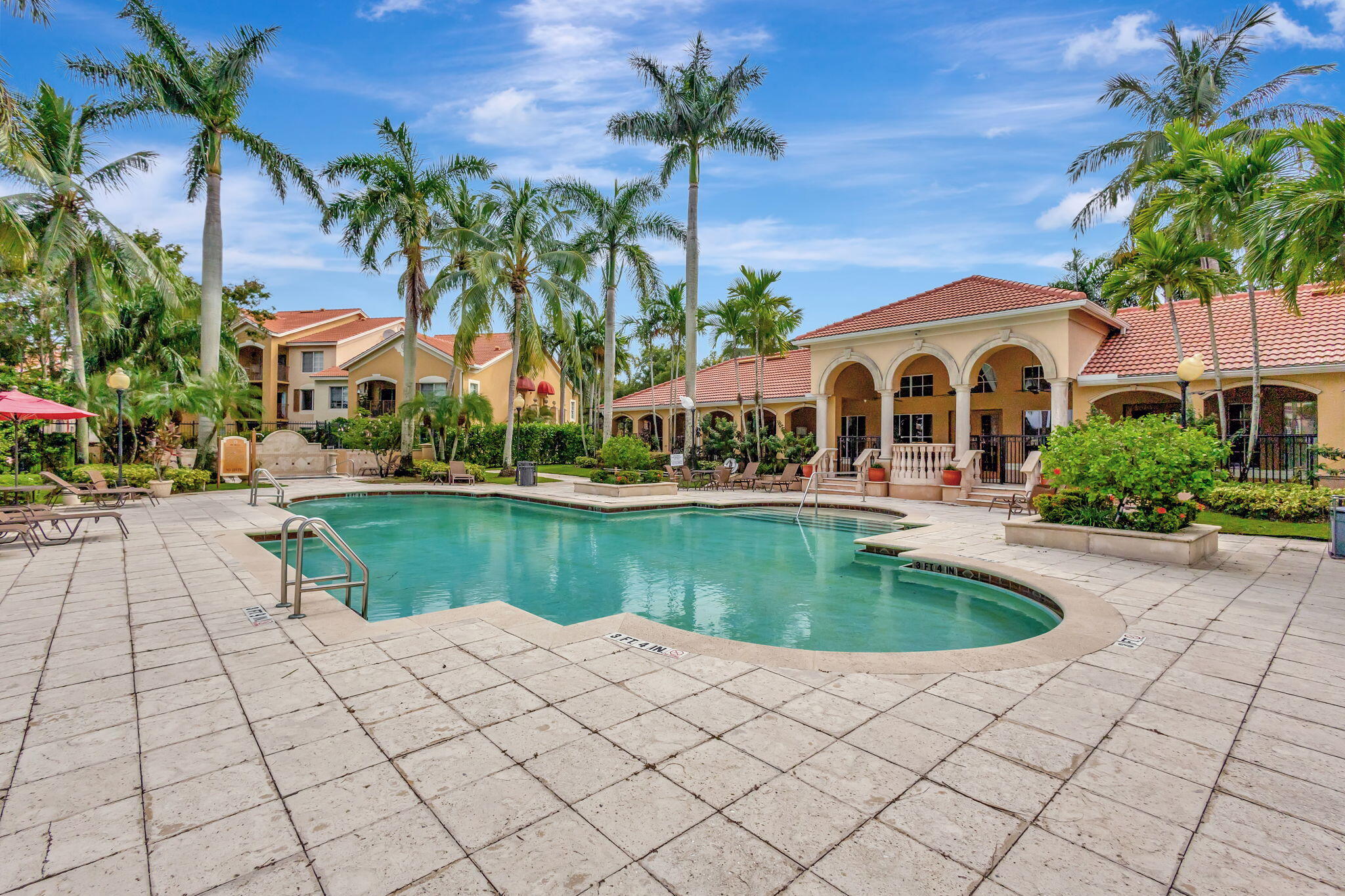 EMERALD ISLE AT LAGUNA LAKES CONDO - Residential