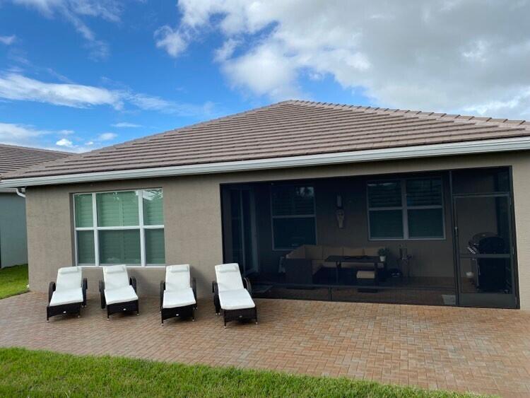 RIVERLAND - Residential Lease