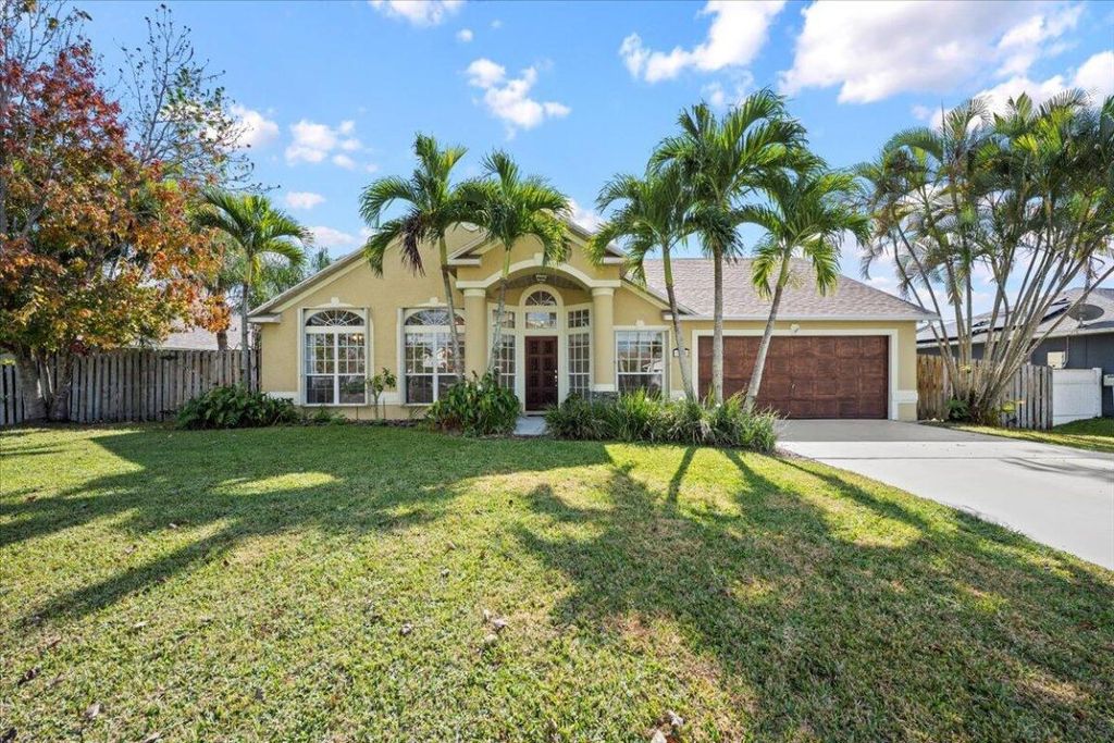 Photo of 184 SW Hide Place, Port Saint Lucie, FL 34953 (MLS # R11152313)
