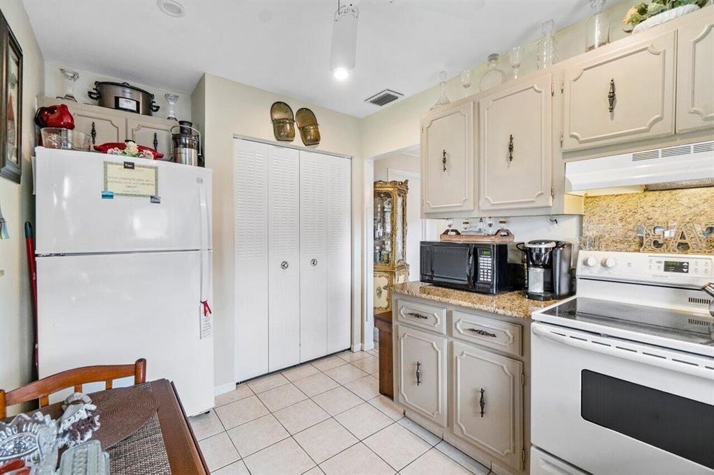 Country Manors - Residential