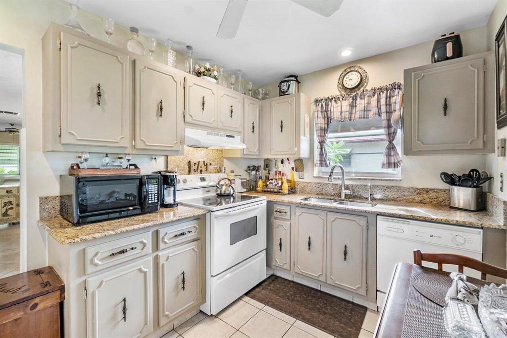 Country Manors - Residential