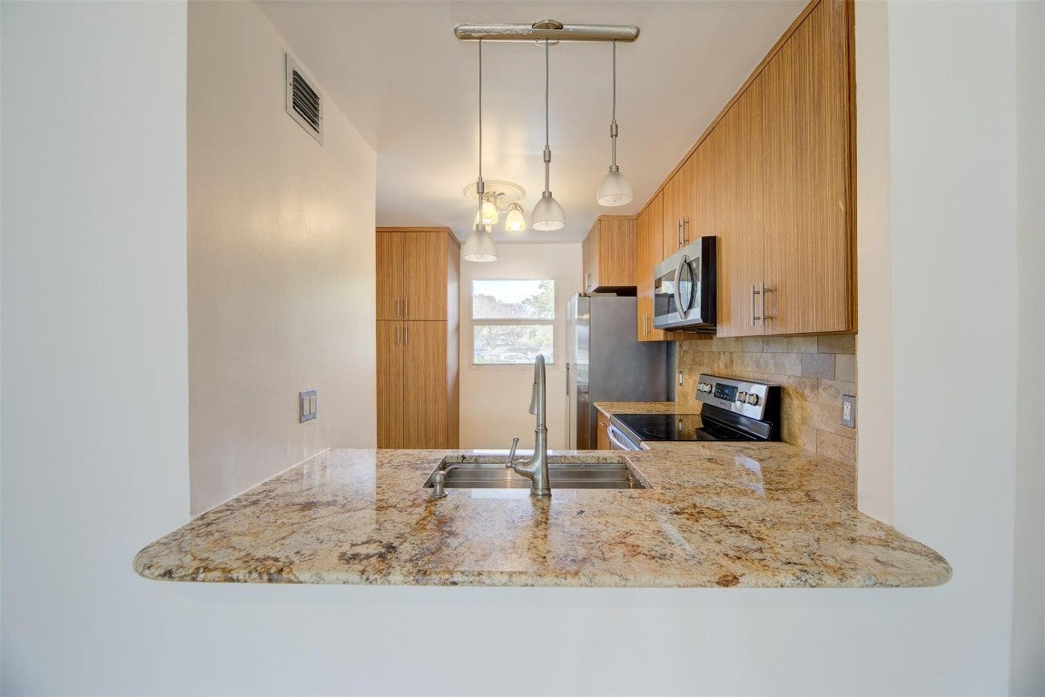 113 Royal Park 1H, Oakland Park FL 33309
