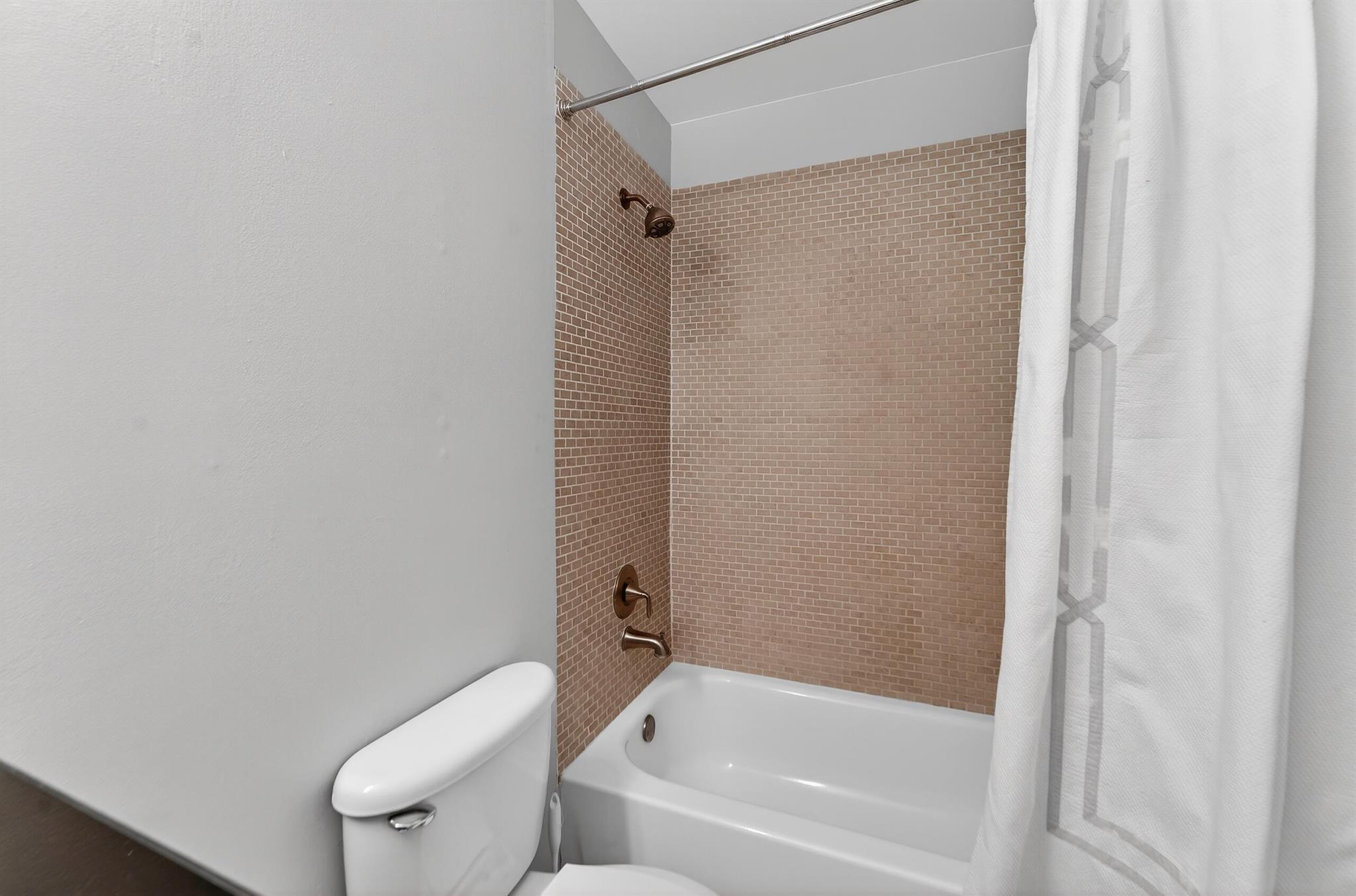 COPPOLA VILLAS - Residential Lease