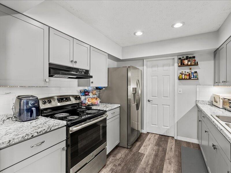 PORT ST LUCIE SECTION 3 - Residential Lease